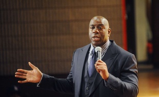 Earvin "Magic" Johnson lors d'une conférence au lycée Benton Harbor (Michigan), le 14 janvier 2016.