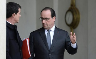 François Hollande (D) et Manuel Valls le 14 novembre 2015 à l'Elysée à Paris