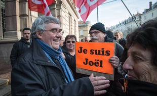 Mulhouse, le 26 février 2016. - Le syndicaliste CGT Joël Moreau a été condamné, ce vendredi, par le tribunal correctionnel de Mulhouse à 250 euros d'amende, ainsi que 500 euros avec sursis, pour des «outrages» envers des forces de l'ordre et le Premier ministre Manuel Valls à l'occasion d'une manifestation lundi 22 février 2016.