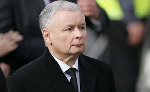 Jaroslaw Kaczynski aux funérailles de son frère jumeau, Lech Kaczynski, le 18 avril 2010 à Cracovie en Pologne.