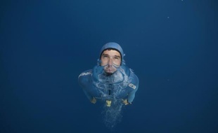 L'apnéiste Guillaume Néry lors d'un entraînement dans la mer Méditerranée près de Nice le 18 juillet 2015
