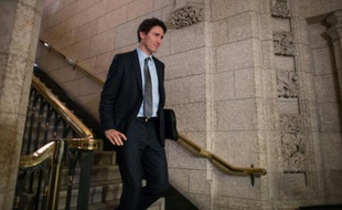 Le Premier ministre canadien Justin Trudeau marche au Parlement à Ottawa le 3 décembre 2015