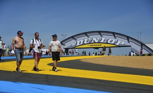 Sur le circuit des 24 Heures du Mans.