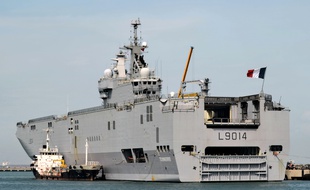 Le BPC Tonnerre est le deuxième plus grand navire de la Marine nationale (illustration).