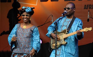 Amadou et Mariam en concert, en juin 2010.