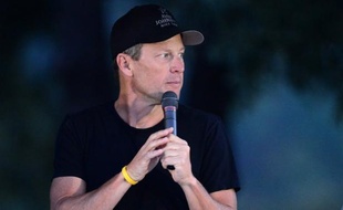 Lance Armstrong, déjà poursuivi en justice par une société d'assurances et un journal depuis ses aveux de dopage, se trouve maintenant entraîné par le gouvernement américain dans un processus judiciaire qui pourrait lui coûter sa fortune, jusqu'à 90 millions de dollars.