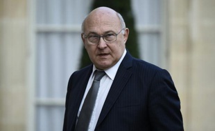 Le ministre des Finances Michel à son arrivée l'Elysée pour le conseil des ministres le 5 novembre 2015 à Paris
