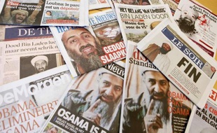 Photo du 3 mai 2011 à Bruxelles des unes de la presse mondiale diffusant la mort d'Oussama Ben Laden