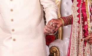 Les couples qui auraient recours à la stérilisation bénéficieraient de primes et avantages.