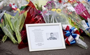 L'autopsie du soldat Lee Rigby, tué il y a une semaine dans le sud de Londres, a établi qu'il était mort des suites de "multiples entailles", a annoncé la police britannique.