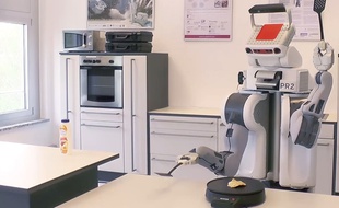 Le robot PR2 est capable de faire des pancakes tout seul.