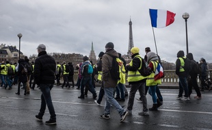 Des «gilets jaunes» manifestent à Paris le 26 janvier 2019.