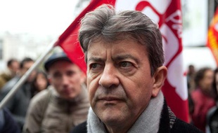 Jean-Luc Mélenchon à une collecte de fonds pour les grevistes organisée sur le parvis de la place beaubourg a Paris, le 23 octobre 2010.