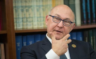 Le ministre français des Finances Michel Sapin à Washington le 17 avril 2015
