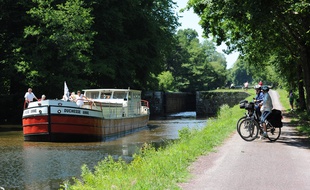 La péniche Duchesse Anne héberge depuis 2010 l'Office du tourisme de Pontivy.