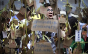 Des manifestants prodémocratie devant le siège du gouvernement à Hong Kong le 4 octobre 2014.