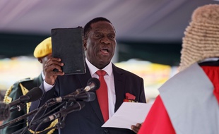 Emmerson Mnangagwa, prête serment pour la présidence du Zimbabwe, le 24 novembre 2017 à Harare