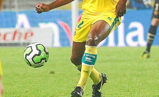 " Les critiques m'ont touché ", reconnaît le jeune milieu de terrain du FCN.