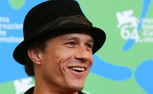 Le jeune acteur australien Heath Ledger, 28 ans, un des deux héros du film "Le secret de Brokeback Mountain", a été retrouvé mort mardi dans un appartement de Manhattan.