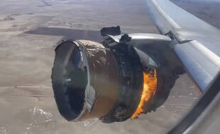 Capture vidéo du vol en question, lors duquel le moteur s'est enflammé, le 20 février 2021 à Denver aux Etats-Unis.