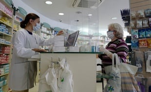 Une pharmacie à Nice.