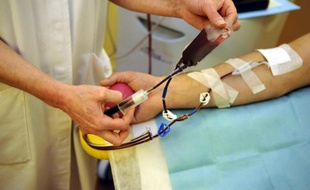 Un don de plasma (illustration).