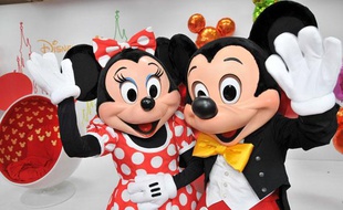 Mickey et Minnie au parc Disneyland Paris.