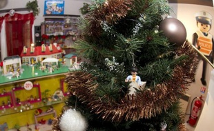 Tablettes, robots et autres drones paradent toujours au top des ventes de Noël, mais les jouets traditionnels et les bons vieux jeux de société, résistent bien et s'assureront aussi cette année une place de choix sous le sapin.