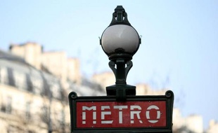 Enseigne du métro parisien