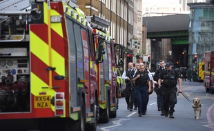 Des policiers dans le quartier de Borough Market à Londres après l'attaque du samedi 3 juin 2017.