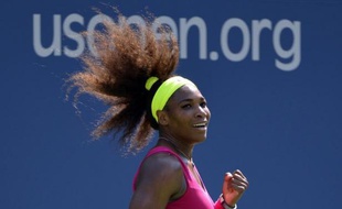Serena Williams a pris sa revanche de l'Open d'Australie en dominant au 3e tour la Russe Ekaterina Makarova, samedi à l'US Open, où Kim Clijsters a joué l'ultime match de sa carrière professionnelle.