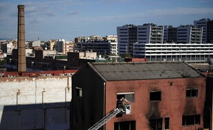 L'incendie d'un entrepôt désaffecté à Badalone, près de Barcelone (Espagne) a fait trois morts mercredi 9 décembre 2020.