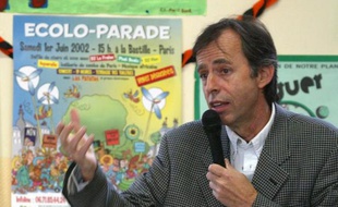 L'économiste Bernard Maris, le 22 mai 2002 à Paris