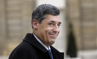 Depuis la révélation de l'affaire de la Société Générale, de nombreuses voix politiques s'élèvent, surtout dans la majorité, pour réclamer la "tête" des dirigeants de la banque, illustrant le retour de la tentation de l'intervention de l'Etat dans l'économie privée.