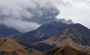 A photo shows Mt. Nakadake, one of the five peaks of Mt. Aso sending a valcanic smoke in Kumamoto Prefecture, southern Japan on Nov. 27, 2014. The 1592-meter active volcanc mountain is the largest volcano in Japan and has the largest calderas in the world. Nakadake has remained active and ( The Yomiuri Shimbun via AP Images )/YOMIU/365895949459/JAPAN OUT/1411261716