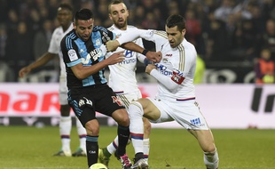 Maxime Gonalons s'est montré très solide ce dimanche, comme ici face au Marseillais Isla.