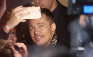 Brad Pitt textote Jennifer Aniston