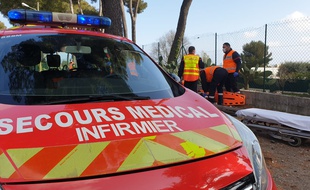 Les secours, sur place, sur une route du nord d'Antibes