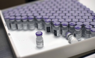 Le vaccin contre le Covid-19 des laboratoires Pfizer et BioNtech est toujours sous une autorisation temporaire.