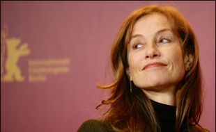 Impossible de ne pas reconnaître la juge Eva Joly dans le personnage de Jeanne Charmant Killman (Isabelle Huppert), chargée de démêler une complexe affaire de concussion et de détournements de fonds mettant en cause le président d'un important groupe industriel, joué par un François Berléand ressemblant à s'y méprendre à l'ex-PDG d'Elf Loïck Le Floch-Prigent.