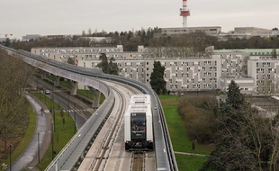 Une rame CityVal a emprunté pour la première fois le viaduc de la ligne B du métro à Rennes.