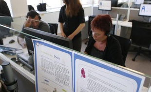 Des conseillers du centre d'appels Ebola, le 14 octobre 2014 à Romainville (Seine-Saint-Denis)