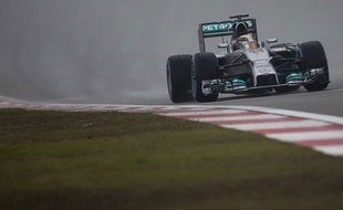 Lewis Hamilton lors des qualifications du Grand Prix de Chine le 19 avril 2014.
