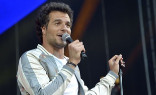Amir, lors d'un concert à Issy-les-Moulineaux, en juin 2017.