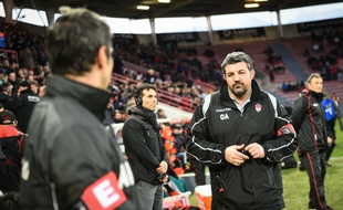 Sur le départ pour Oyonnax la saison prochaine, Olivier Azam visera d'abord le maintien avec le LOU en Top 14 lors des six dernières journées de championnat. Frédéric Lancelo