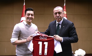 Ozil avait encore le sourire au moment de la photo.