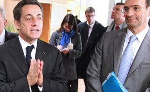 Nicolas Sarkozy et Eric Woerth, alors ministre du Budget, le 2 mars 2010 à Laon.