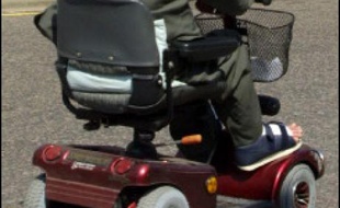 Une Bretonne atteinte de myopathie ne peut plus utiliser son fauteuil depuis qu'EDF a coupé son courant