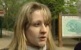 Cécile Bourgeon, la mère de la petite Fiona, devant les journalistes.