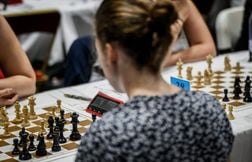 Entre égalité et sécurité, les échecs face à l’enjeu de la féminisation du jeu